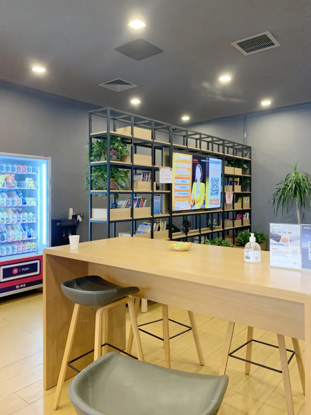 商业空间球速体育在线客服|一汽大众4S店球速体育在线客服，不同色彩与材质，赋予空间别样质感！